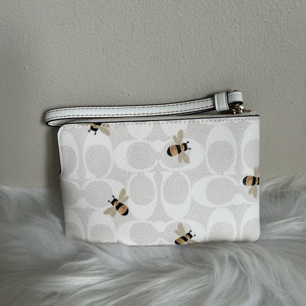 Coach Signature Bee Corner Zip Wristlet Chalk Glacier White Multi C8674 New - Picture 2 of 4